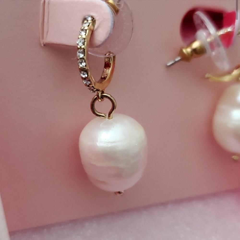 :: Stella & Dot Bohemian Pearl Huggie Earrings - Picture 6 of 8